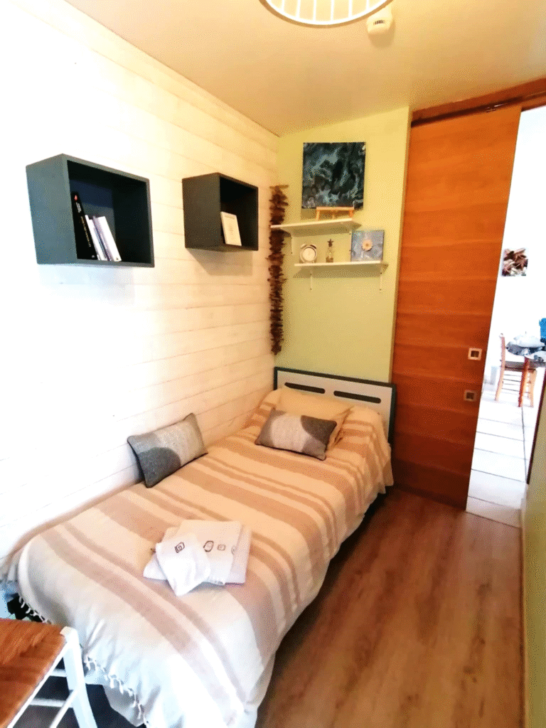 Espace couchage et couloir du Gîte Ar Mor logement Gîtes de Kerdurod Guidel Bretagne Sud